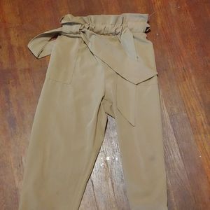 High waist khaki capris with belt